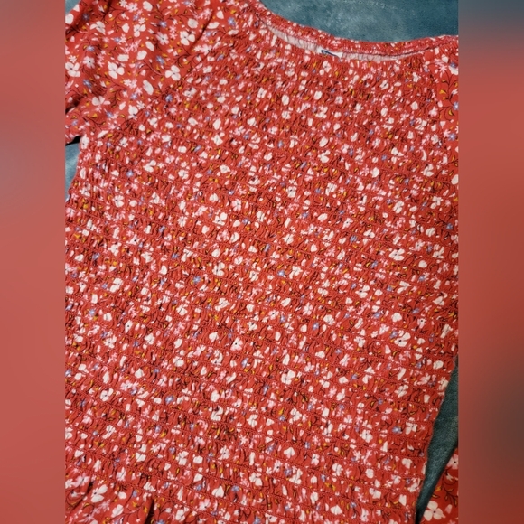 Old Navy Girls Salmon Floral Blouse Long Sleeve Smocked Styled Size 14/16 - Picture 10 of 10